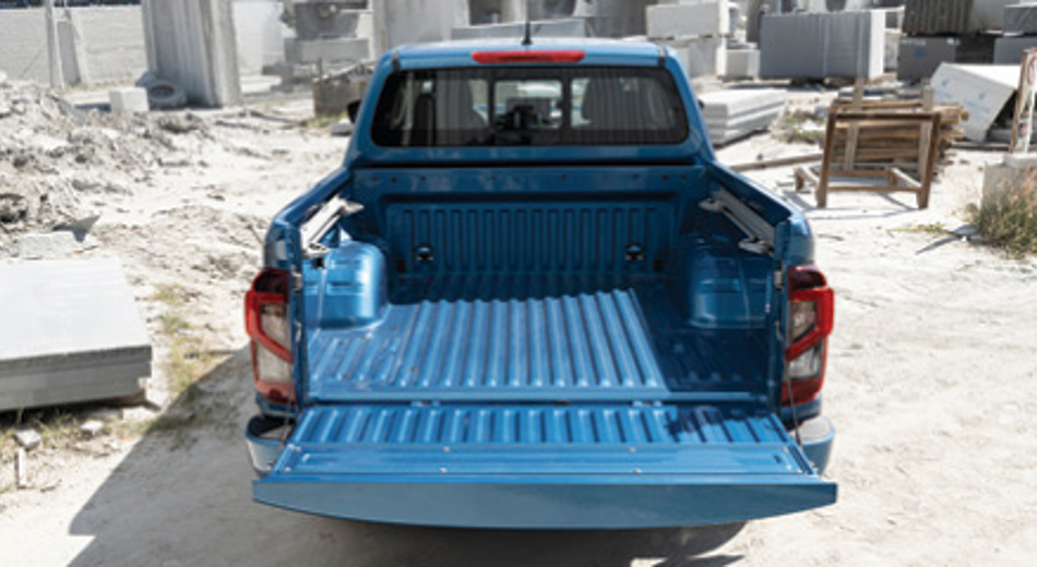 Nissan Navara Capability Large Load Bays